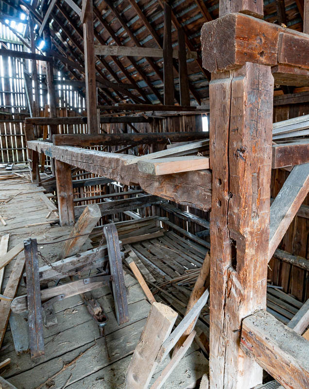 Rediker barn interior